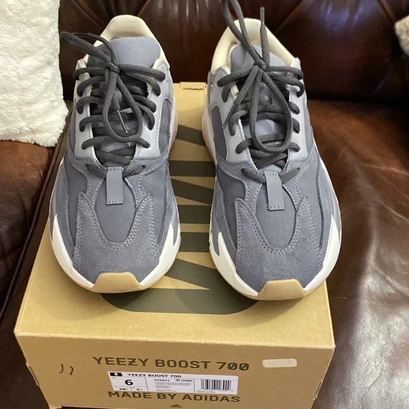 Yeezy 700 size 6 - Picture 2 of 6